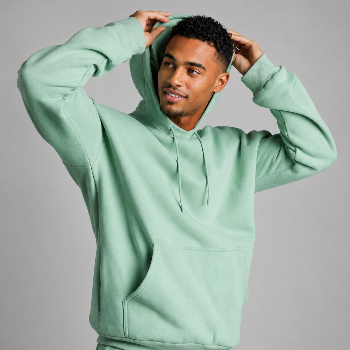 Reishoodie mint - hoodie op, vooraanzicht