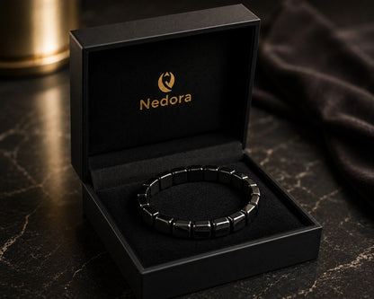 AurumStone Balans en Stijl Armband in Nedora luxe geschenkdoos op donker marmer, premium unboxing