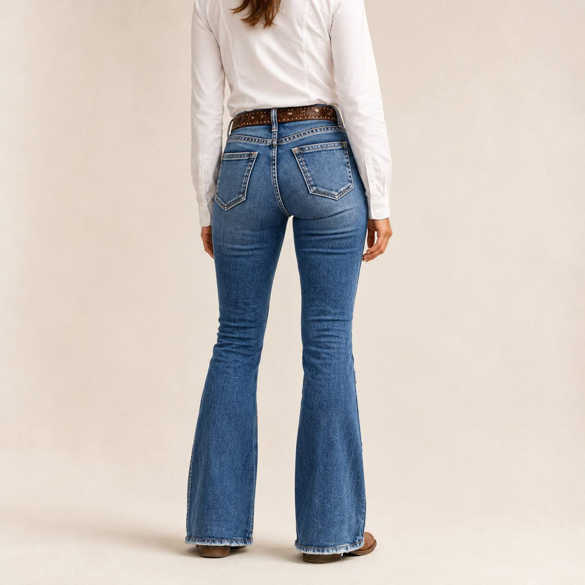 RetroFlare hoge taille jeans - model achteraanzicht