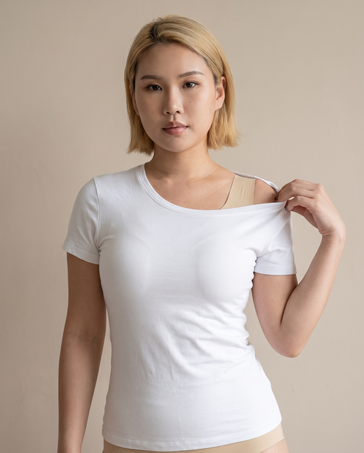 VormFit vormvest onzichtbaar gedragen onder een shirt